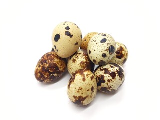 Obraz premium Quail eggs with blank space on a white background.