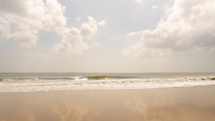 Powerful Ocean Waves Crashing
