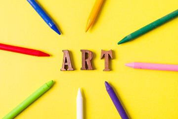 カラフルな色彩とARTの文字