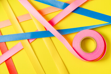 カラフルな紙テープ