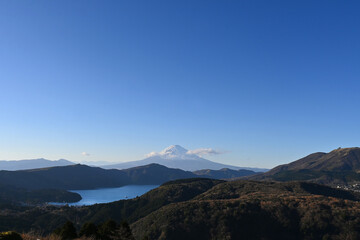 晩秋の箱根 芦ノ湖外輪山と霊峰富士