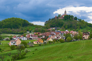 Blick zur Leuchtenburg und den Ort Seitenroda in Th&uuml;ringen	
