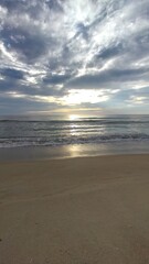 Fototapeta premium Um lindo nascer do sol na praia do Campeche, em Florianópolis, Estado de Santa Catarina, Brasil.