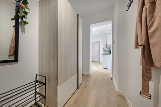Przedpok&oacute;j w nowoczesnym apartamencie