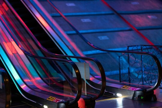 Rolltreppe Neon