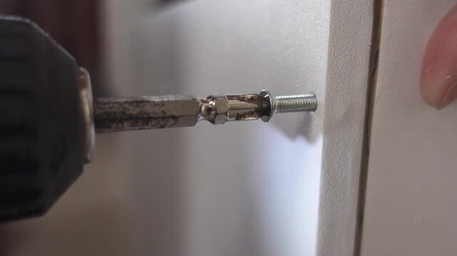 Self tapping screws with a drill tip twisted into a multiplex board