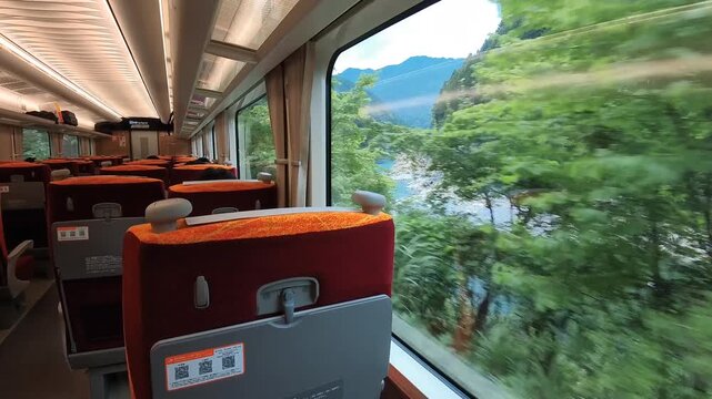 特急ひだの車内の様子と車窓から見た沿線の風景