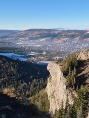 Zakopane - Polska - widok na Tatry z drogi na górę Nosal w zimę w piękny słoneczny dzień © Konrad
