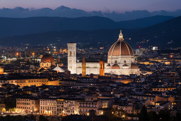 Fototapeta premium Blue Hour over Florence: Renaissance Skyline and Cathedral Views in Tuscany