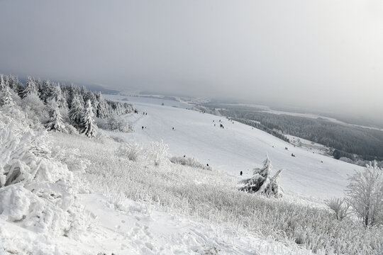 Rodeln auf der Wasserkuppe in der sch&ouml;nen Rh&ouml;n