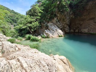 Wanderung zum Polylimnio Wasserfall auf der Peloponnes
