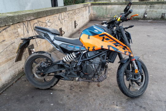 Ktm Duke 390 Images – Browse 69 Stock Photos, Vectors, and Video