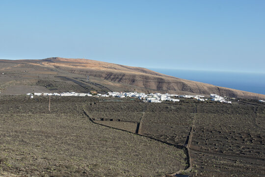 volcano, trekking, lanzarote, monte corona, spain, canary islands, november 2025, nature, volcanic island, landscape, desert, mountain, sand, travel, road, scenic, panorama, volcanic, land, haria
