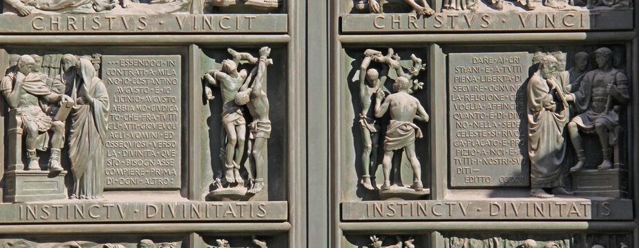 l'Editto di Costantino; pannelli in bronzo della prima porta a sinistra del Duomo di Milano