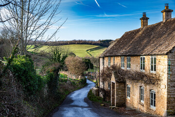 old cotswold cottage in the countryside