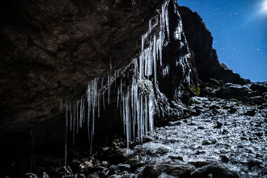Stalactites d'eau eu clair de Lune 