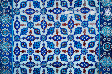 トルコ　ルステムパシャモスクのイズニックタイル