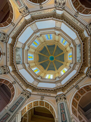 Obraz premium Messina, Sicily, Italy - July 18, 2024: Tempio di Cristo Re, Temple of Christ the King. Inside, looking up into the dome with words from In consilio sanctorum magnus et terribilis super omnes qui in c