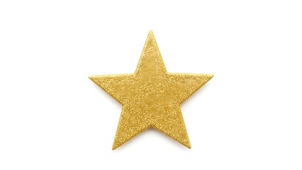Obraz premium A single golden star shining brightly on a clean background. The star has a glittery texture, appearing both elegant and celebratory.