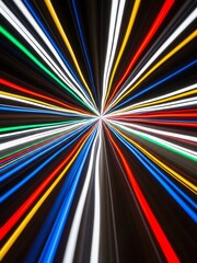 色とりどりの光線が中心から放射状に広がる抽象的な写真