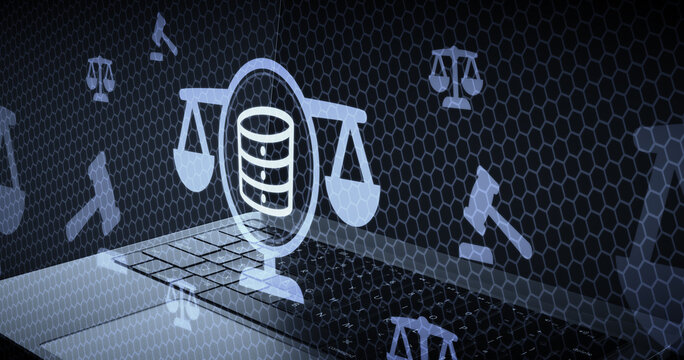 Soberan&iacute;a de datos y leyes de almacenamiento en la nube concepto de seguridad, balanza de justicia con icono de servidor sobre fondo de computadora port&aacute;til derecho digital