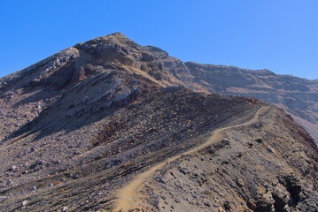 熊本県の阿蘇山、火口東展望所から望む中岳