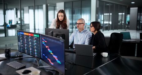 Efficient Manager Leads Diverse Team In Project Scheduling