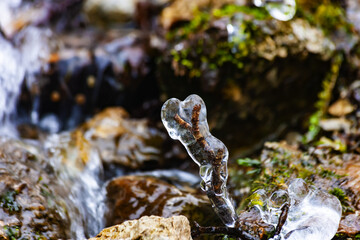 渓流の氷	