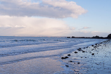 plage des rosaires &agrave; mar&eacute;e basse sur la commune de Pl&eacute;rin, dans la baie de saint brieuc