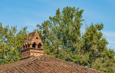Chemin&eacute;e sarrasine de la ferme des Mangettes &agrave; Saint-&Eacute;tienne-du-Bois, Bresse, France