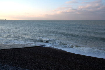 Plage de Puys avec des galets &agrave; cot&eacute; de Dieppe