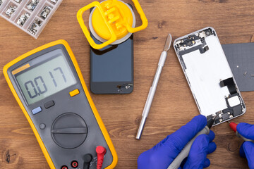 using a voltage measuring device when repairing a phone display
