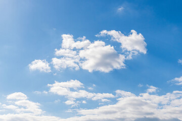 冬の爽やか青空と太陽光で輝く雲57