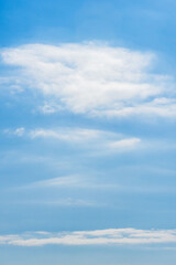 冬の爽やか青空と太陽光で輝く雲のアップ66