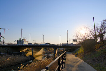 Fototapeta premium A walk in the city at the beginning of the sun