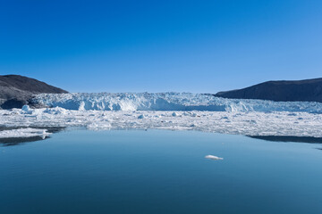 Obraz premium Wide Front View of the Active Eqi Glacier, Greenland