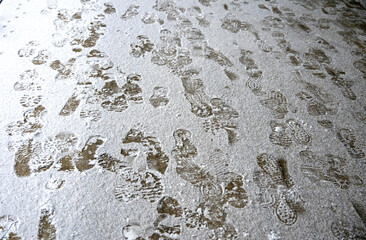 Fu&szlig;spuren im Schnee