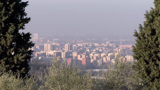 bologna est vista dall'alto dei colli bolognesi