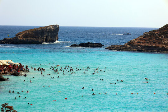  Beautiful blue lagoon with turquoise clear water, yachts and boats on a sunny summer day. Comino, Malta