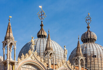 Obraz premium Saint Mark's basilica (Basilica di San Marco) domes in Venice, Italy