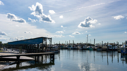 Obraz premium Boats in a typical Florida marina