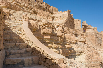 Kamieniste schody w Chenini,Tunezja