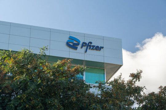 OEIRAS, PORTUGAL - JANUARY 10, 2026: Pfizer Pharmaceutical Corporation Logo on Office Building in Lagoas Business Park on Sunny Day. Oeiras, Portugal