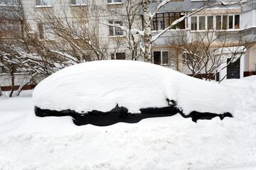 Heavy snowfall. The blizzard has covered the roads. Cars are stuck in snowdrifts.
