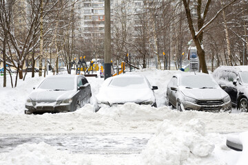 Heavy snowfall. The blizzard has covered the roads. Cars are stuck in snowdrifts.