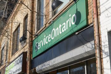 Naklejka premium exterior building facade and sign of ServiceOntario, a government service centre, located here at 846 Dundas St W, Toronto (near Bathurst)