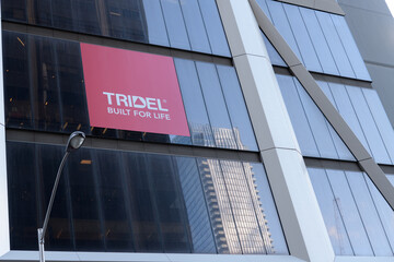 Obraz premium One Bloor West, a mixed‑use residential, hotel and retail tower at 1 Bloor St W on the southwest corner of Yonge & Bloor in Toronto’s Yorkville/Bloor Corridor, developed by Tridel/Mizrahi