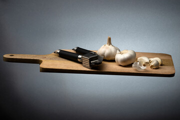 Creative levitation of organic garlic bulbs...