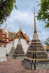 Fototapeta premium Architecture surrounding the grand War Pho temple in Bangkok, Thailand, the temple of the reclining Buddha