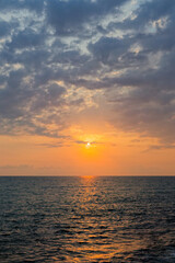 Obraz premium Beautiful landscape with bright sunset over the sea. Sea wave and coast in golden hour.